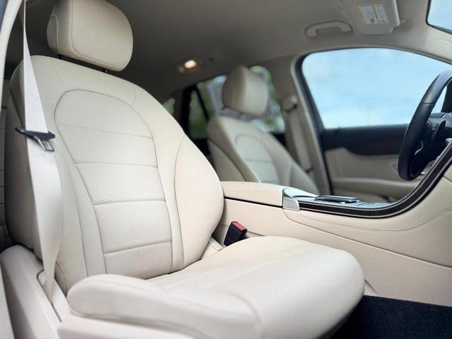 Photo of 2021 Black Mercedes-Benz GLC 300