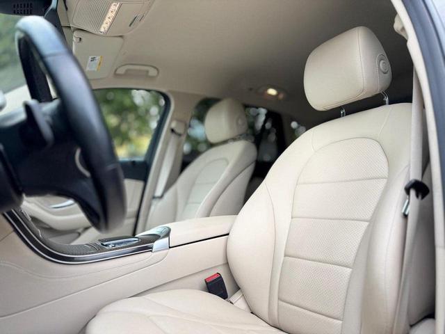 Photo of 2021 Black Mercedes-Benz GLC 300