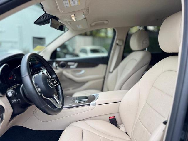Photo of 2021 Black Mercedes-Benz GLC 300