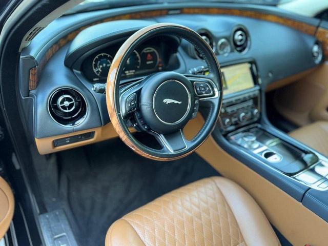 Photo of 2019 Black Jaguar XJ