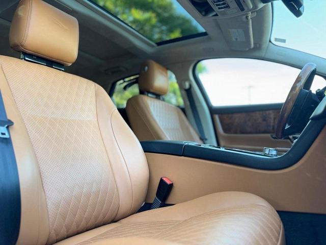Photo of 2019 Black Jaguar XJ