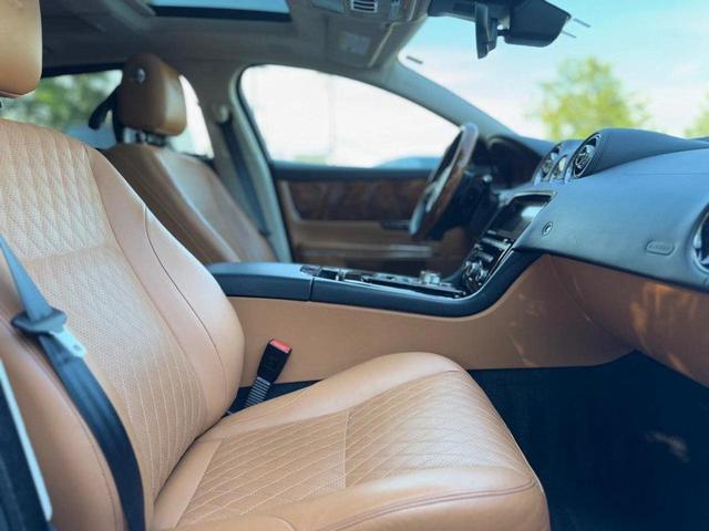 Photo of 2019 Black Jaguar XJ