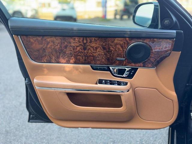 Photo of 2019 Black Jaguar XJ