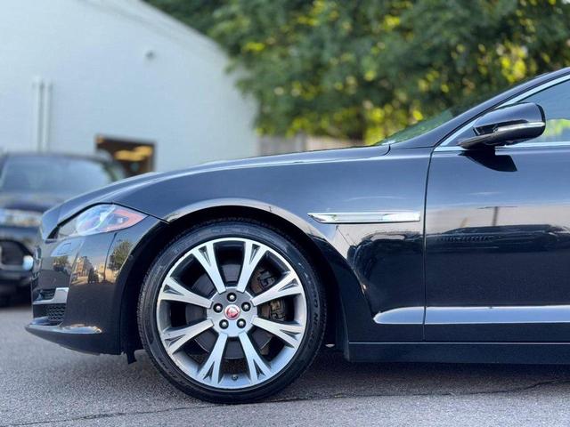 Photo of 2019 Black Jaguar XJ