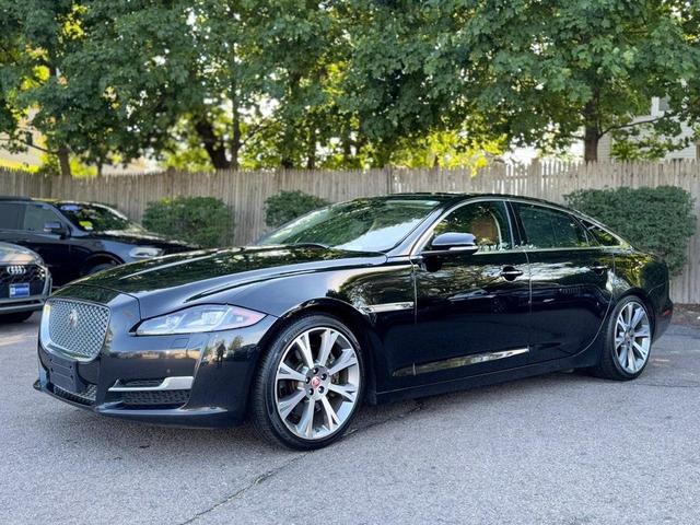 Photo of 2019 Black Jaguar XJ