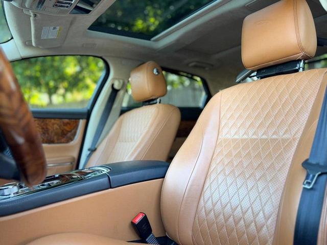 Photo of 2019 Black Jaguar XJ