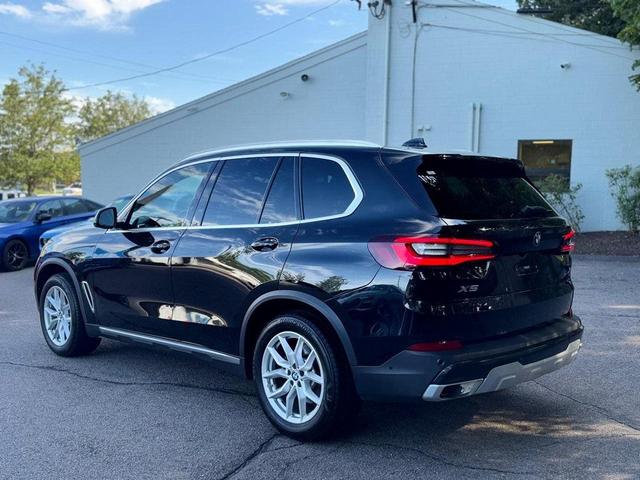Photo of 2022 Black Sapphire Metallic BMW X5