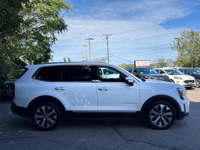 Photo of 2022 Glacial White Pearl Kia Telluride