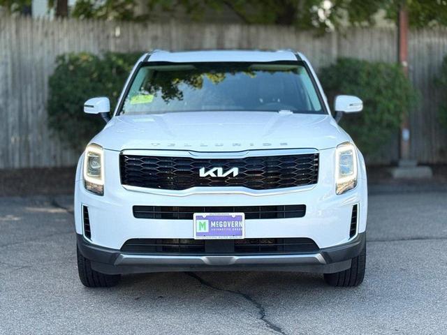 Photo of 2022 Glacial White Pearl Kia Telluride