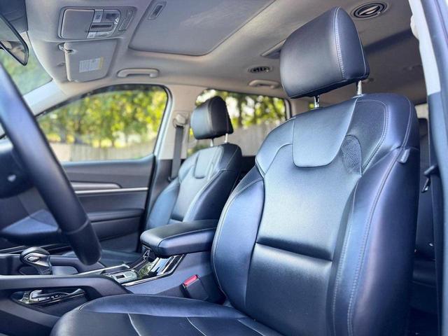 Photo of 2022 Glacial White Pearl Kia Telluride