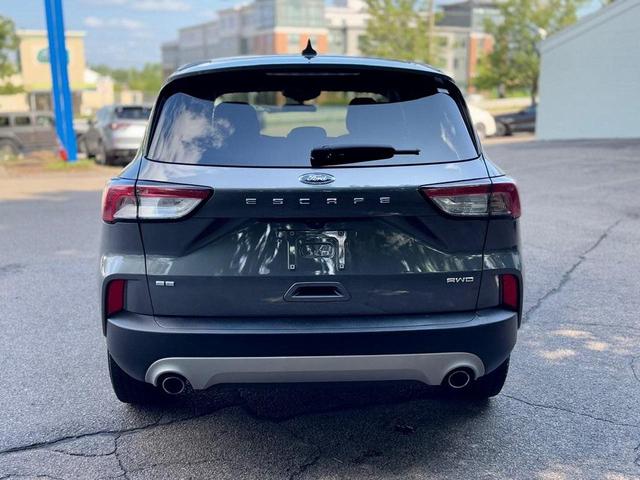 Photo of 2022 Gray Metallic Ford Escape