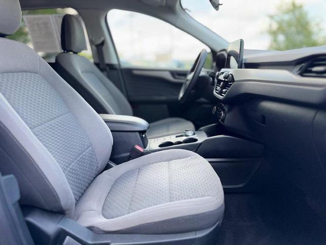 Photo of 2022 Gray Metallic Ford Escape
