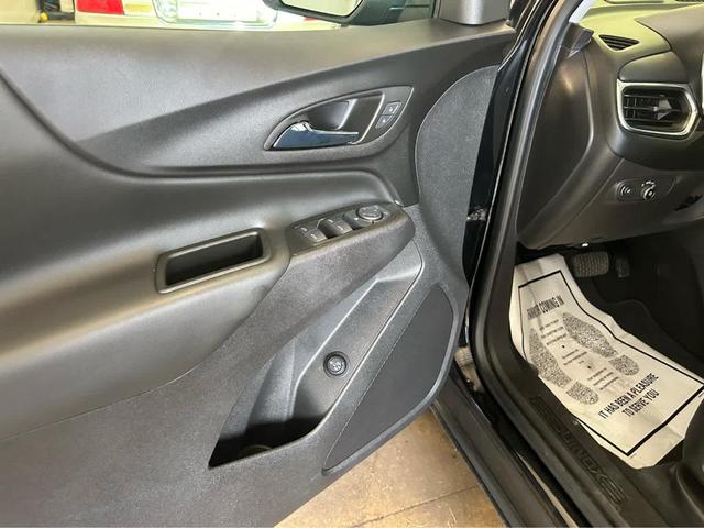 Photo of 2022 Mosaic Black Metallic Chevrolet Equinox