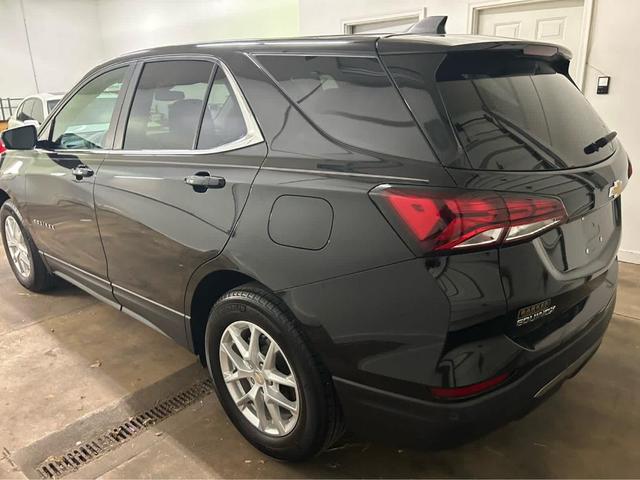 Photo of 2022 Mosaic Black Metallic Chevrolet Equinox