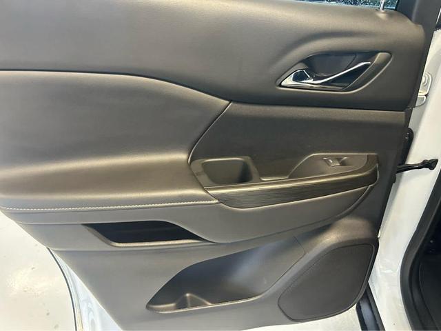 Photo of 2023 Summit White GMC Acadia