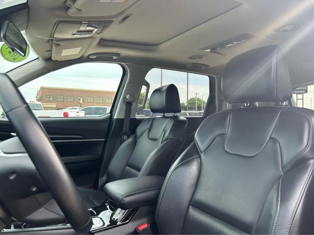 Photo of 2024 Ebony Black Kia Telluride