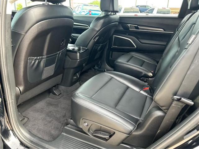 Photo of 2024 Ebony Black Kia Telluride