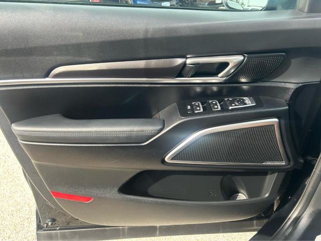 Photo of 2024 Ebony Black Kia Telluride