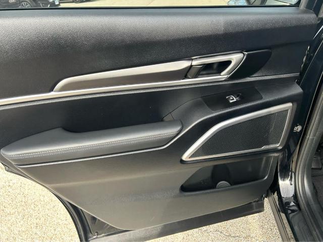 Photo of 2024 Ebony Black Kia Telluride