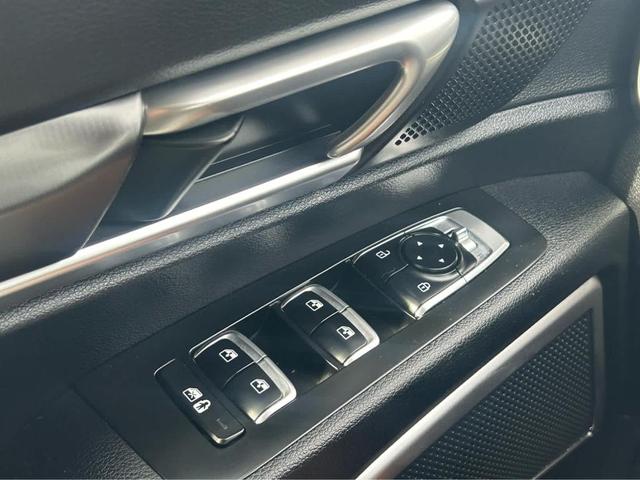 Photo of 2024 Ebony Black Kia Telluride