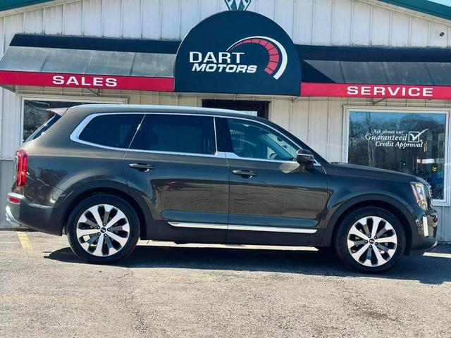 Photo of 2021 Green Kia Telluride