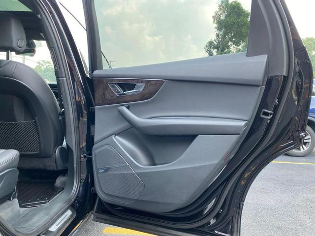 Photo of 2020 Black Audi Q7