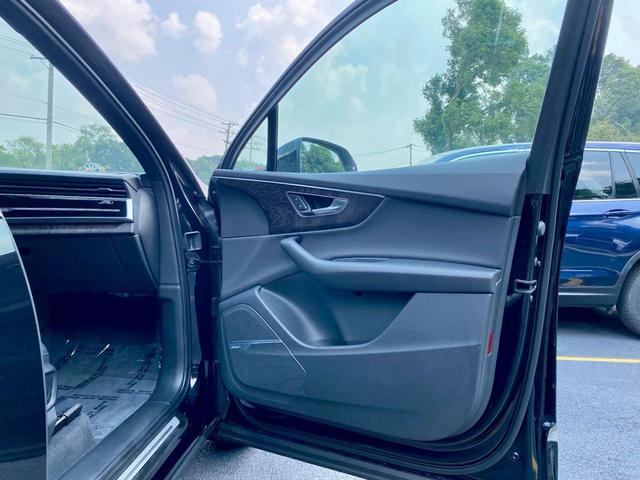 Photo of 2020 Black Audi Q7