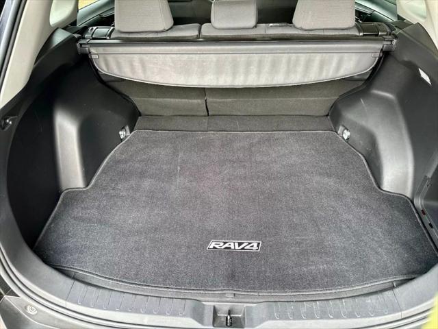 Photo of 2020 Black Toyota RAV4 Hybrid