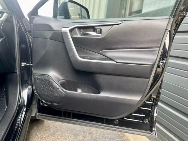 Photo of 2020 Black Toyota RAV4 Hybrid
