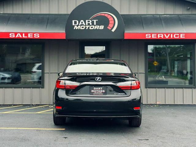 Photo of 2017 Black Lexus ES 300h