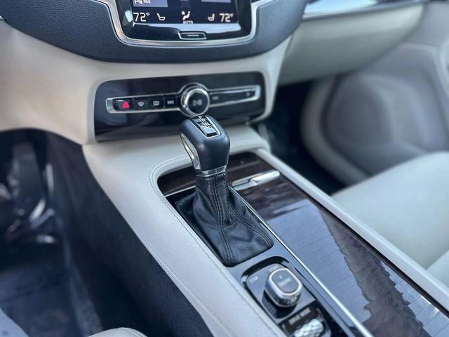 Photo of 2017 dark blue Volvo XC90