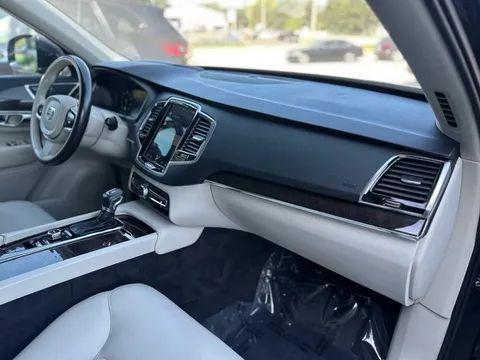 Photo of 2017 dark blue Volvo XC90