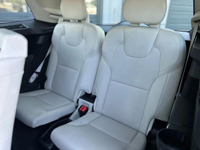 Photo of 2017 dark blue Volvo XC90