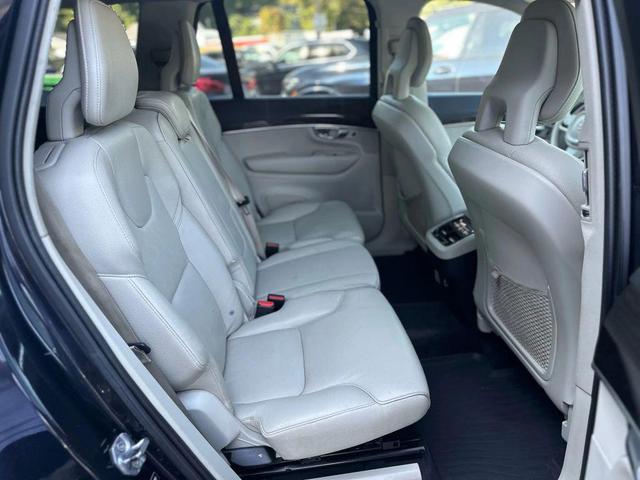 Photo of 2017 dark blue Volvo XC90