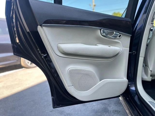 Photo of 2017 dark blue Volvo XC90