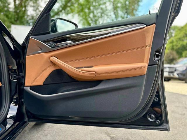 Photo of 2021 Black BMW 540