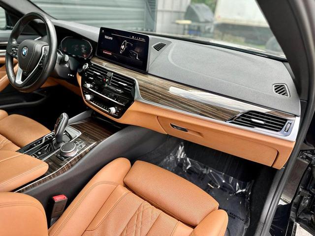 Photo of 2021 Black BMW 540