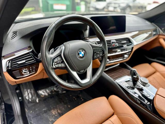 Photo of 2021 Black BMW 540