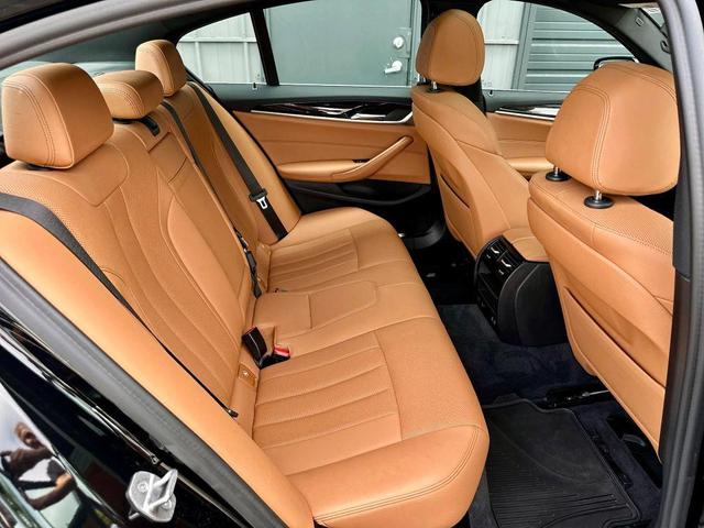 Photo of 2021 Black BMW 540