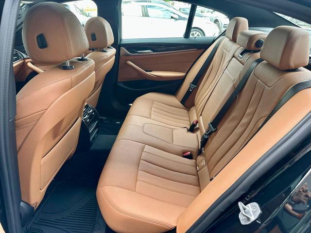 Photo of 2021 Black BMW 540
