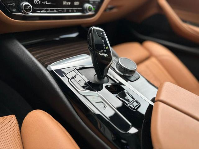 Photo of 2021 Black BMW 540