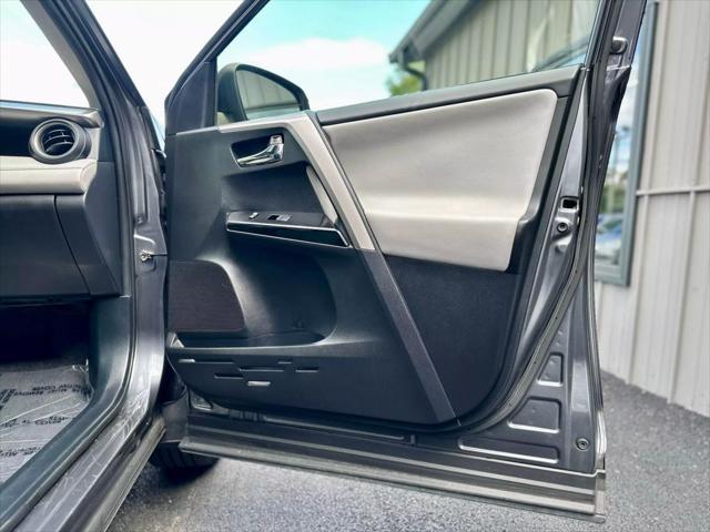 Photo of 2018 Black Toyota RAV4 Hybrid