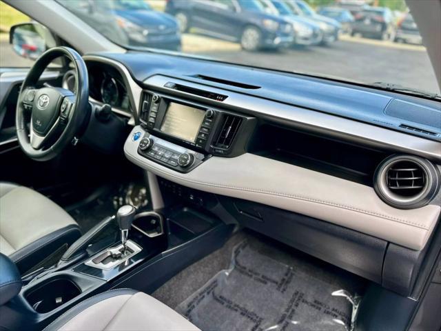Photo of 2018 Black Toyota RAV4 Hybrid