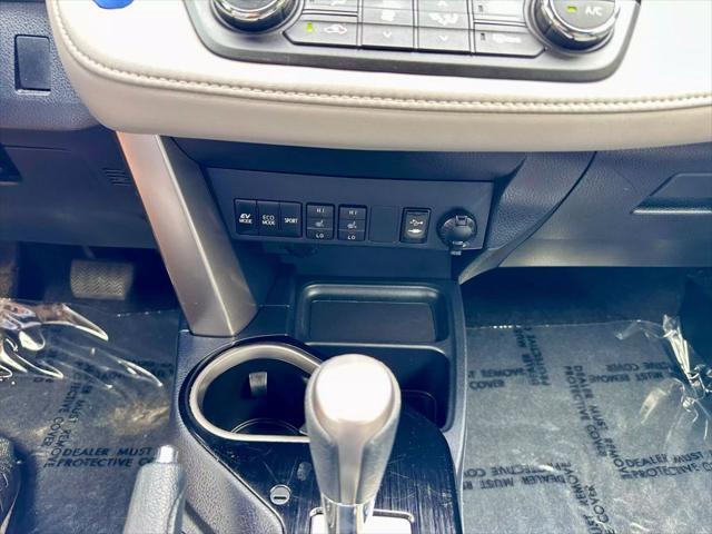 Photo of 2018 Black Toyota RAV4 Hybrid