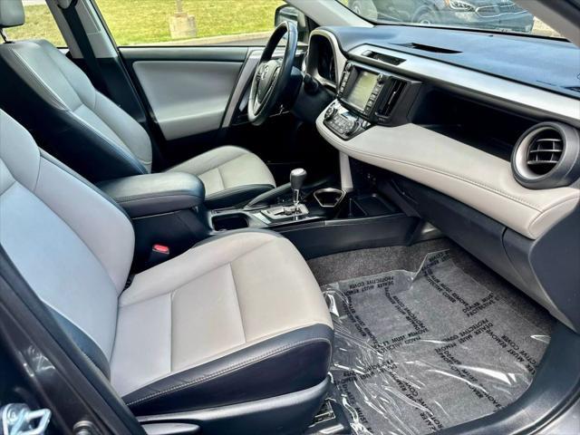 Photo of 2018 Black Toyota RAV4 Hybrid