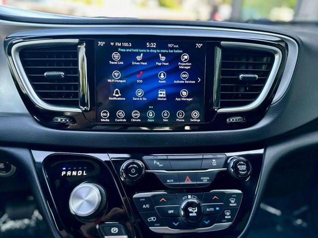 Photo of 2019 Black Chrysler Pacifica Hybrid