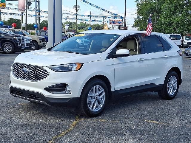 Photo of 2023 STAR WHITE Ford Edge