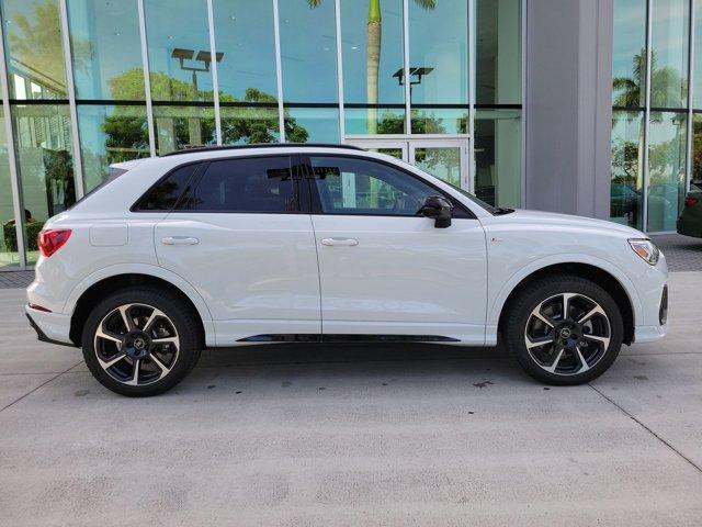 Photo of 2025 White Audi Q3