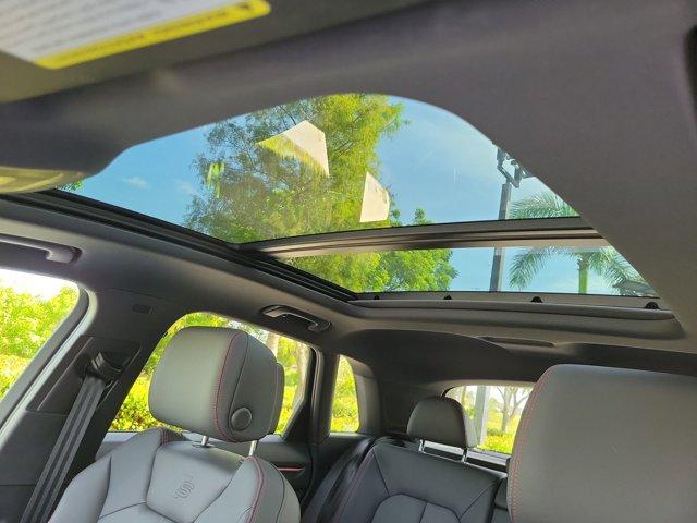 Photo of 2025 White Audi Q3