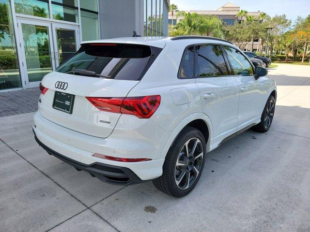 Photo of 2025 White Audi Q3